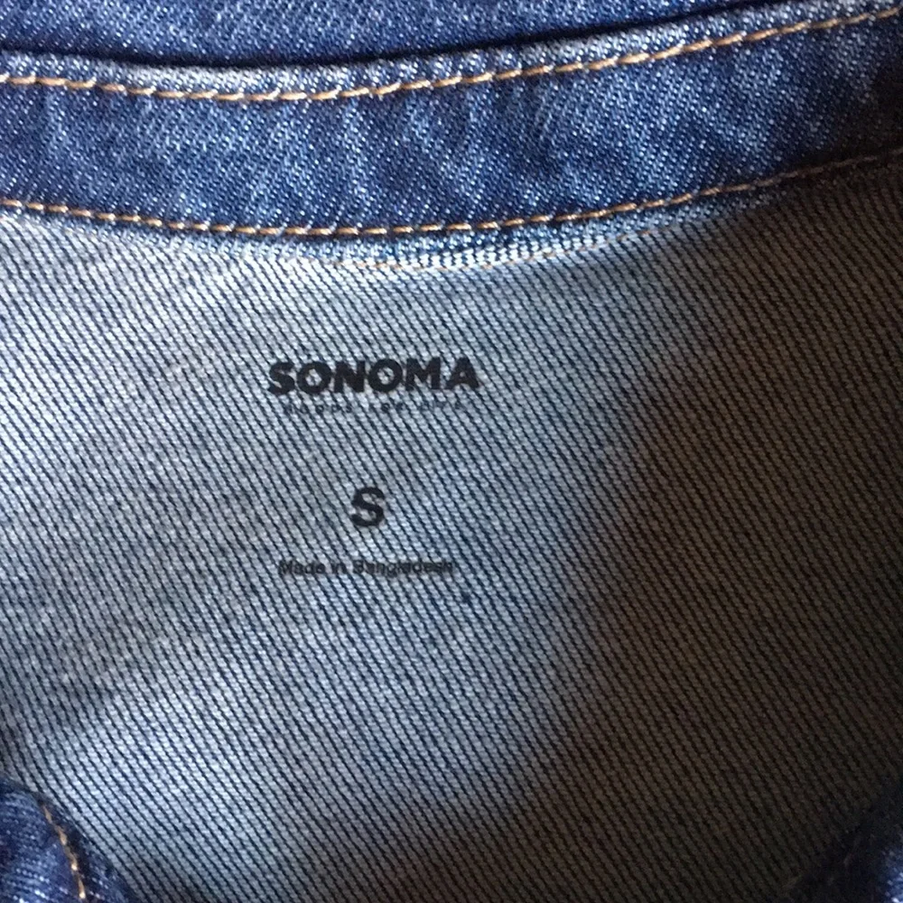 NWT, Cropped Denim Jacket - Picture 4 of 10